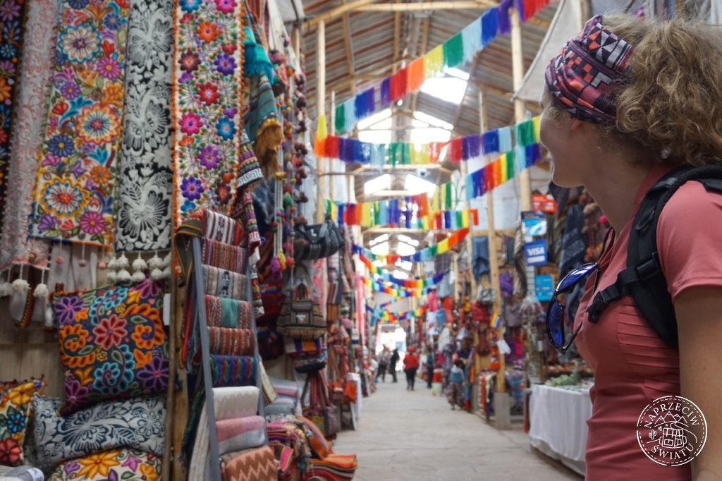 Targowisko z lokalnym rzemiosłem - Pisac - Peru