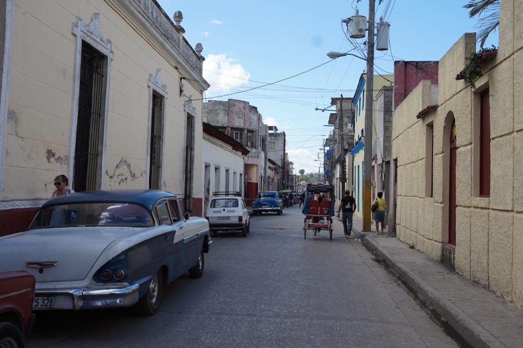 Kubańskie samochodu w Holguín