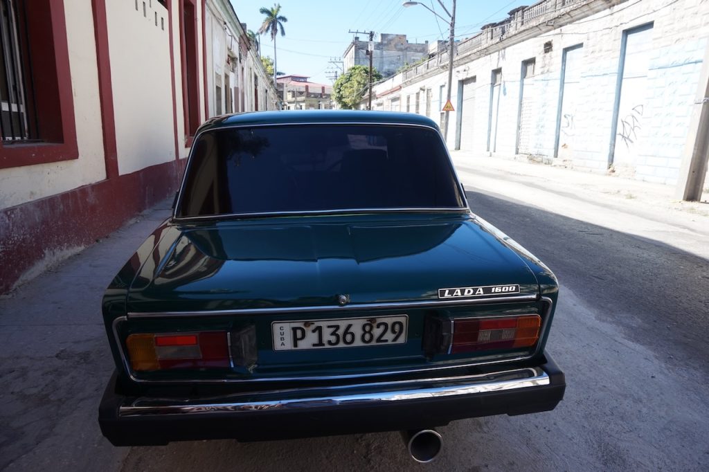 Łada - jeden z symboli radzieckiej motoryzacji na Kubie 