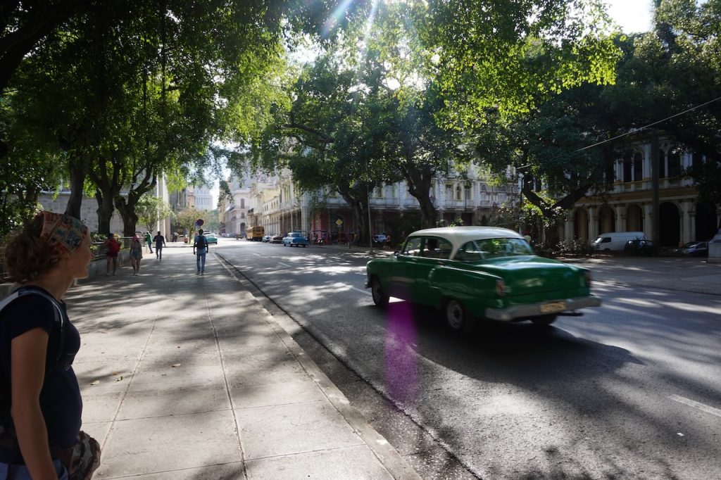 Stare samochody to stały element ulic Hawany