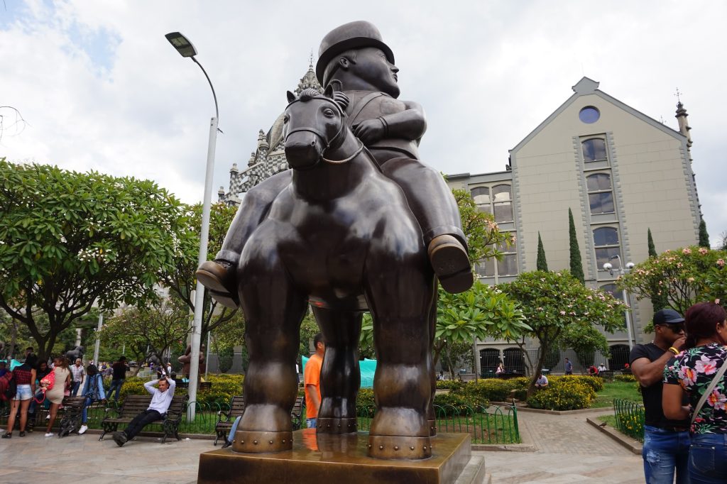 Rzeźba Fernando Botero w centrum Medellin