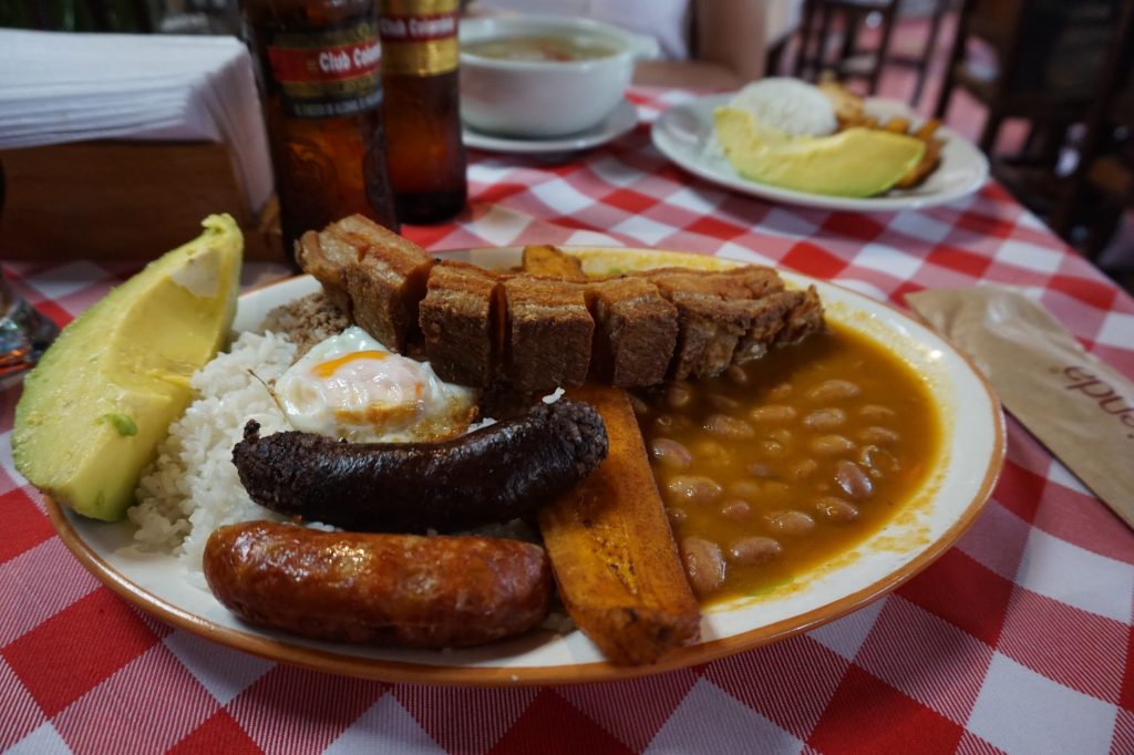 Bandeja paisa - tradycyjna kolumbijska potrawa