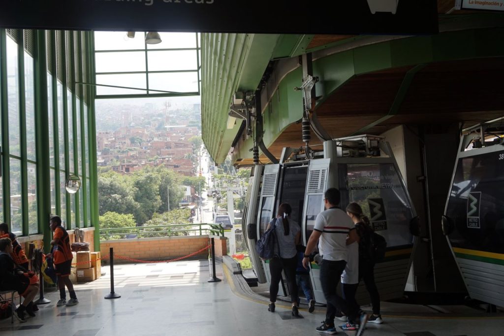 Metro jako kolejka linowa w Medellin