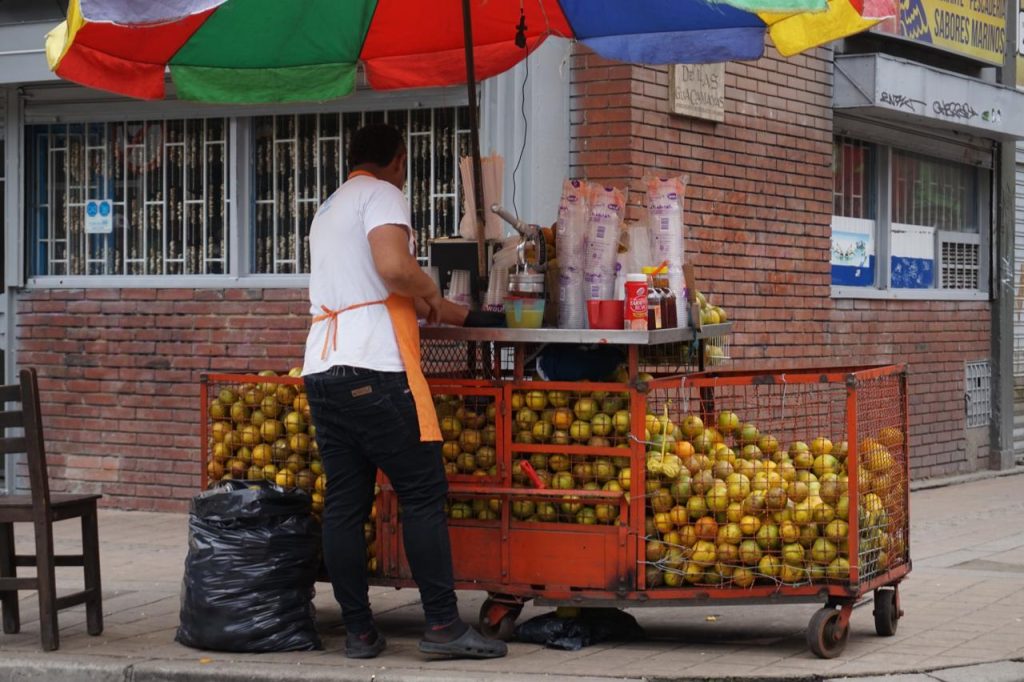 Owoce sprzedawane na ulicy w Kolumbii