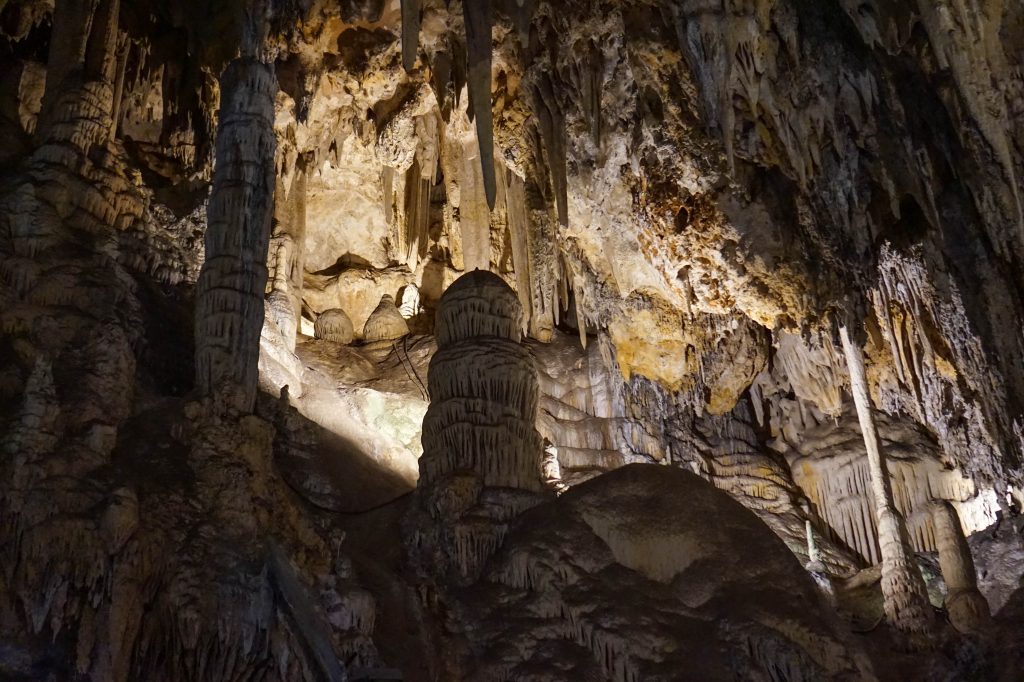 Podziemne cuda natury – formacje skalne w Cueva de Nerja w Hiszpanii