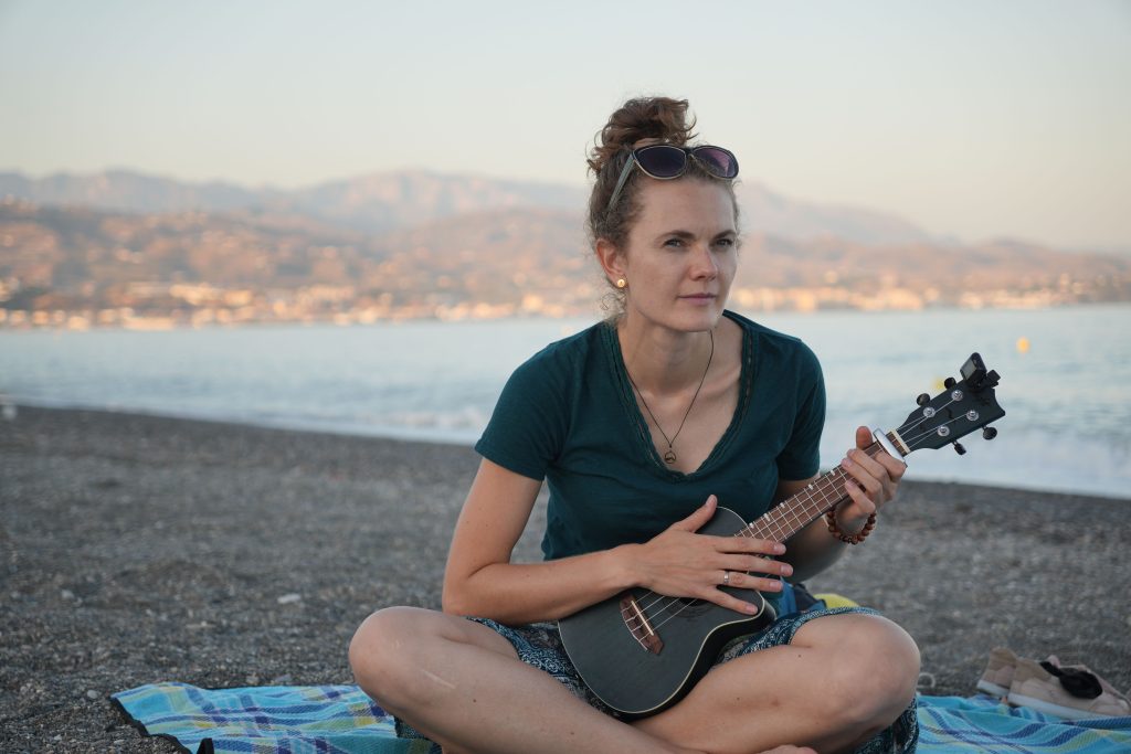 Muzyczne popołudnie Agi nad morzem w słonecznej Andaluzji