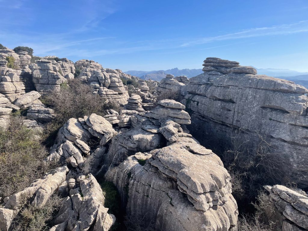 Niezwykłe formacje skalne w parku Torcal de Antequera w Hiszpanii